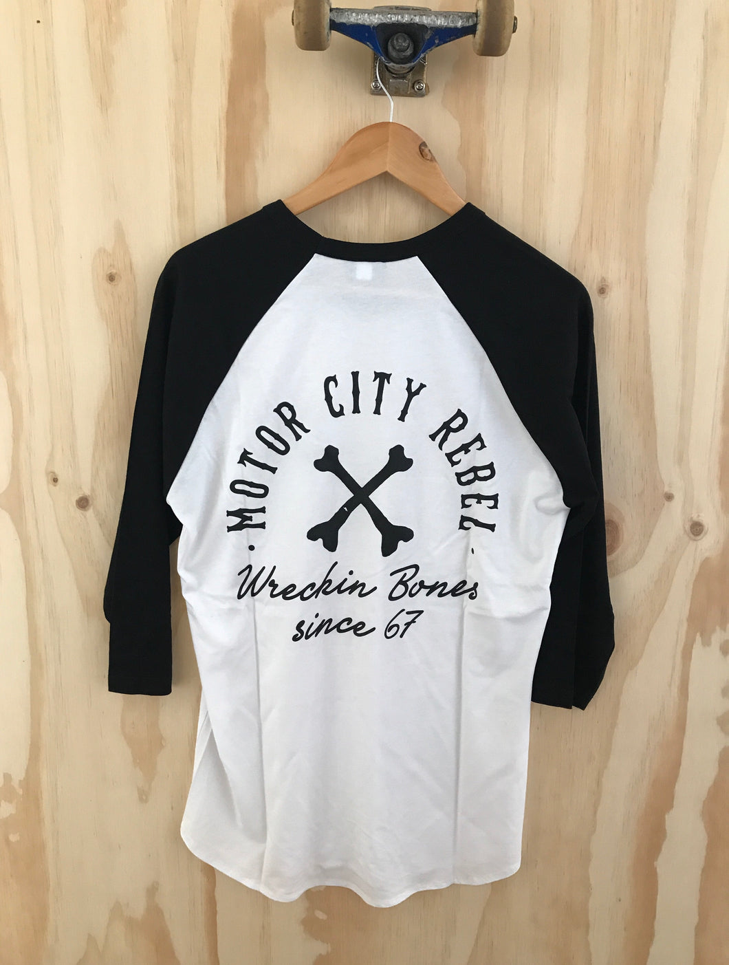 WRECKIN BONES-RAGLAN TEE- BLK/WH